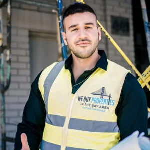 Cash home buyer in San Francisco Bay Area assisting homeowner with fast property sale without repairs or agent fees